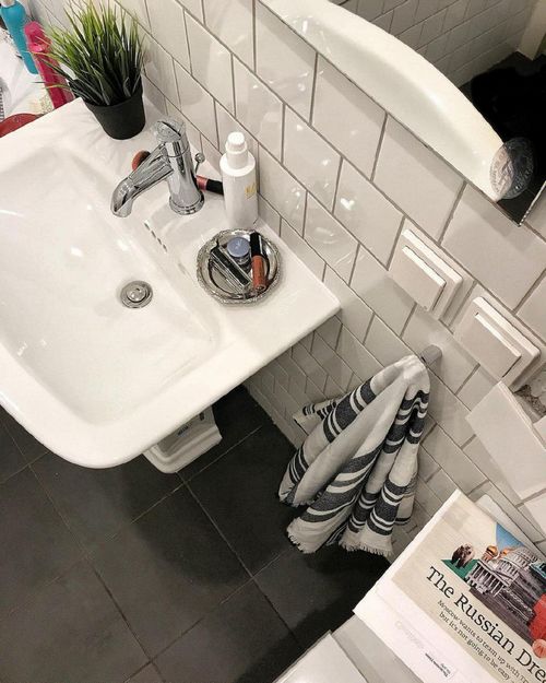 Как установить в ванной комнате розетку