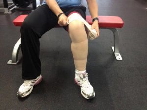 Эластичный бинт при растяжении связок коленного сустава