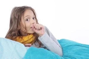 Сухой приступообразный кашель у ребенка с температурой и без лечение