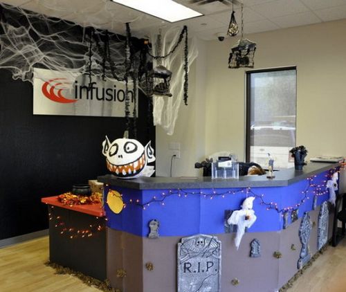 как украсить на хэллоуин офис