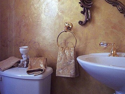 крашеные стены в ванной комнате