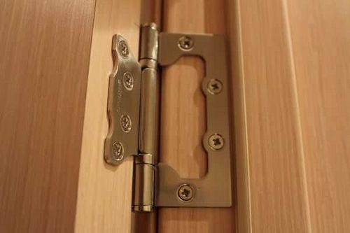 Установка петель на межкомнатную дверь, как правильно применять крепеж
