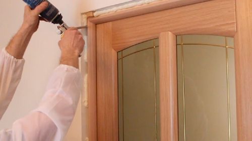 Как правильно устанавливать доборы на межкомнатные двери своими руками - видео инструкция по