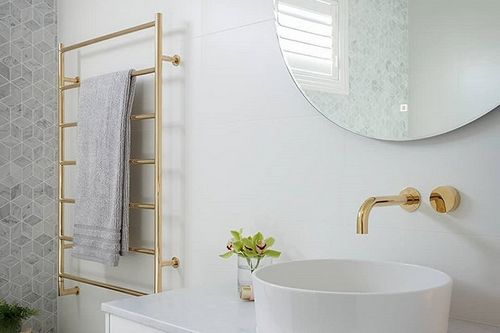 Установка настенного полотенцесушителя в ванной комнате фото и описание процесса монтажа