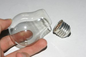 Как разобрать лампочки для ремонта демонтаж цоколя светодиодной лампы