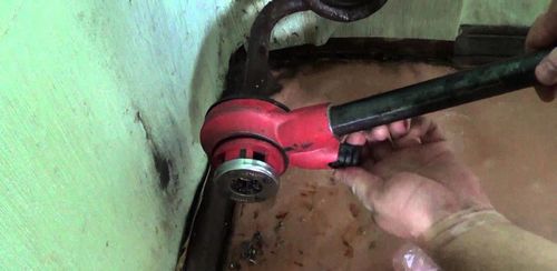 Как нарезать резьбу на трубе водопровода своими руками