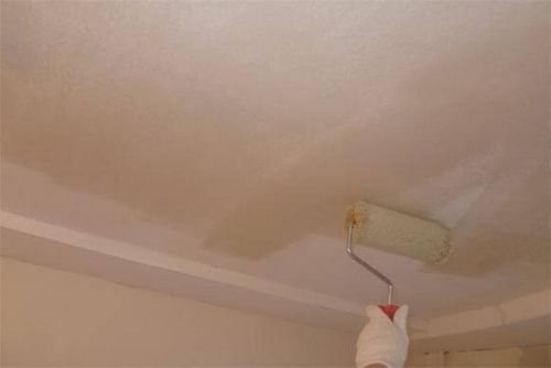 Правильная грунтовка потолка перед покраской водоэмульсионной смесью
