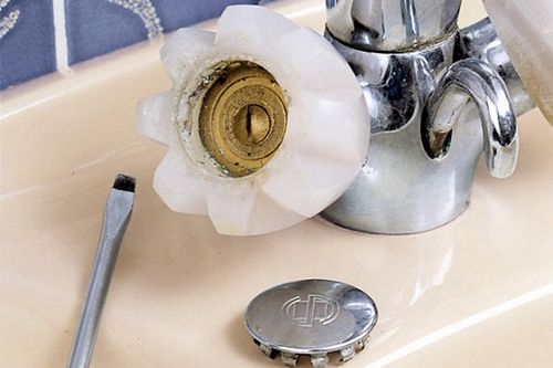 Смеситель с термостатом для ванной с душем – виды и устройство