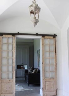 Старинные двери из дерева