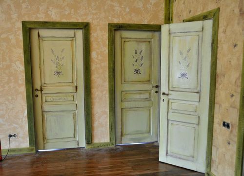 Краска для деревянных дверей