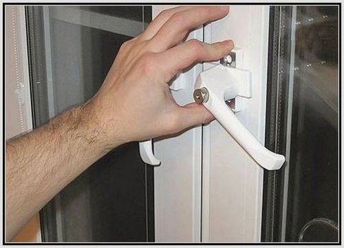 Как снять металлопластиковую дверь с петель