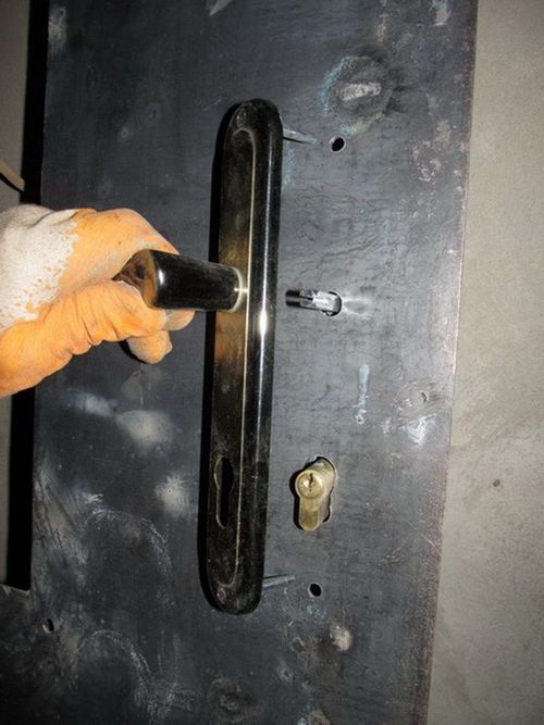 Как сделать металлическую дверь своими руками