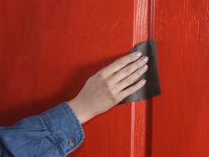 Какой краской покрасить двери