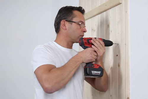 Как установить накладной замок в деревянную дверь