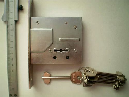 Открытие замка без ключа