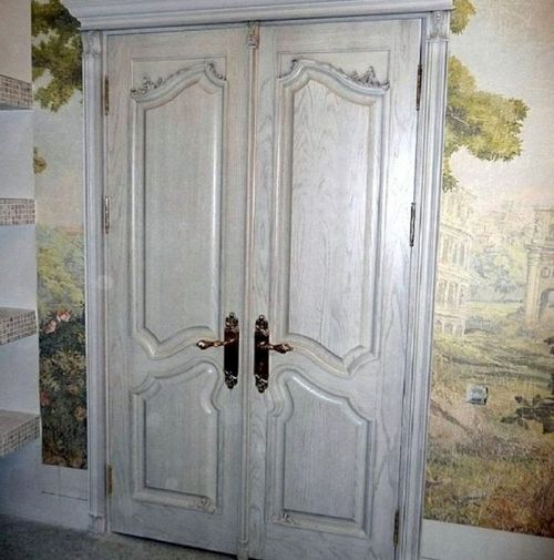 Чем обклеить старую дверь