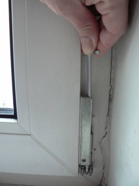 Как снять металлопластиковую дверь с петель