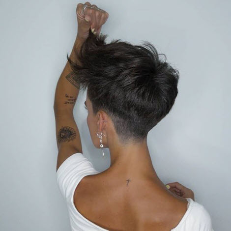Объемные женские стрижки на короткие волосы с челкой и без, для тонких волос. Фото