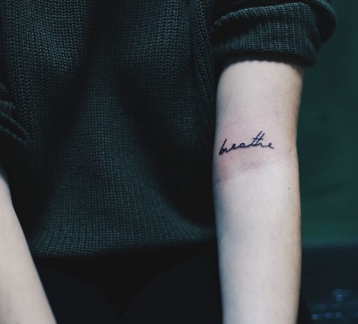 Татуировки со смыслом для девушек – надписи с переводом и их значение. Фото