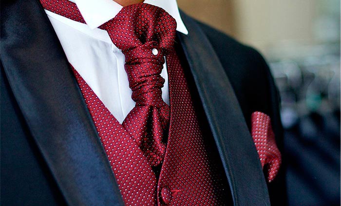 Как завязать шейный платок мужчине под рубашку