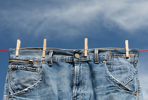 Нужно ли гладить джинсы и как это делать правильно
