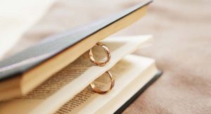 Можно ли носить обручальное кольцо мужа