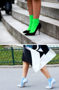 Как женщинам носить носки с туфлями