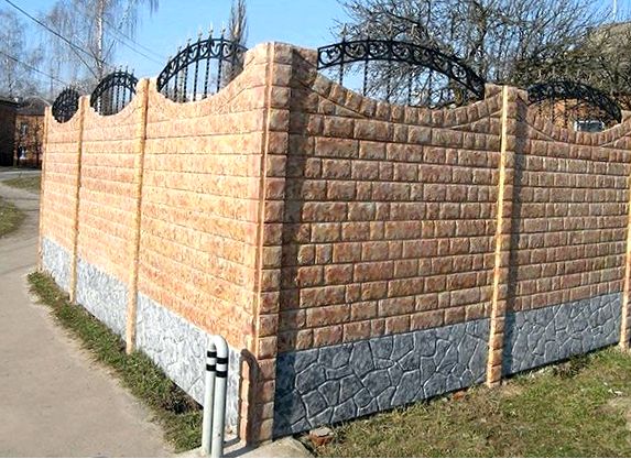 Забор из бетона – предпочтительный выбор