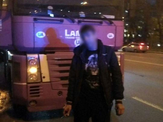 Как заколдованная: в Киеве милиция трижды останавливала фуру с опьяненным водителем(фото)