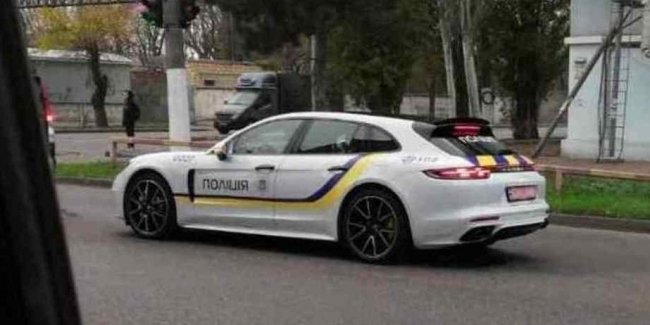 В Украине заметили полицейский Porsche