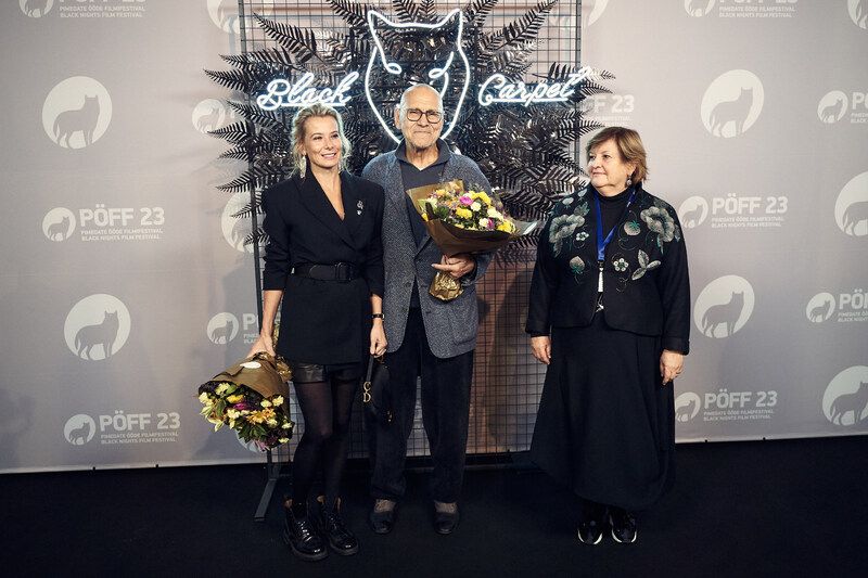 Юлия Высоцкая поддержала Андрея Кончаловского на вручении премии за выдающийся вклад в кинематограф