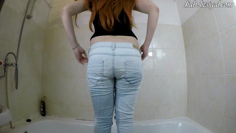 Piss - Puking - Janet - Piss and Shit in Light Jeans (28 November 2019/SD/916 MB)