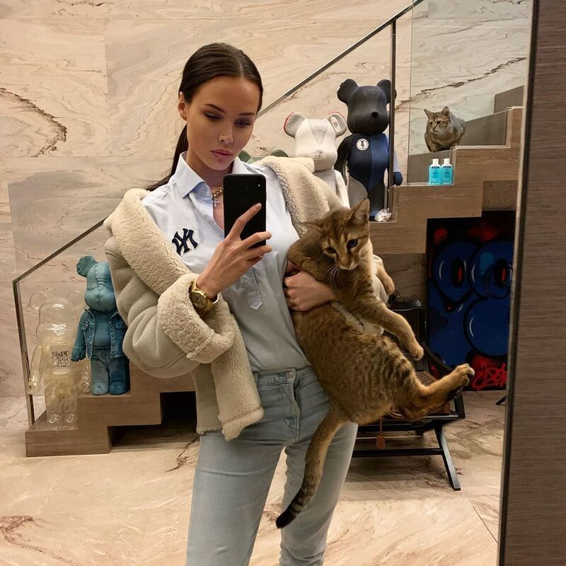 Анастасия Решетова высмеяла обвинения в том, что ее 2-месячный сын живет с дикими кошками