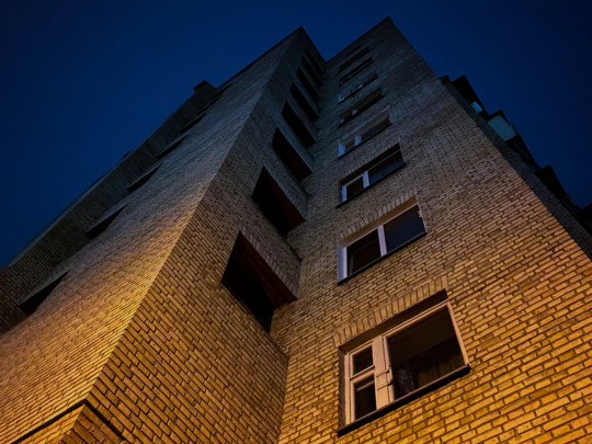 В Николаеве 11-летний мальчик выбросился с 9 этажа из-за уроков, а в Киеве суицид сделала юная мама