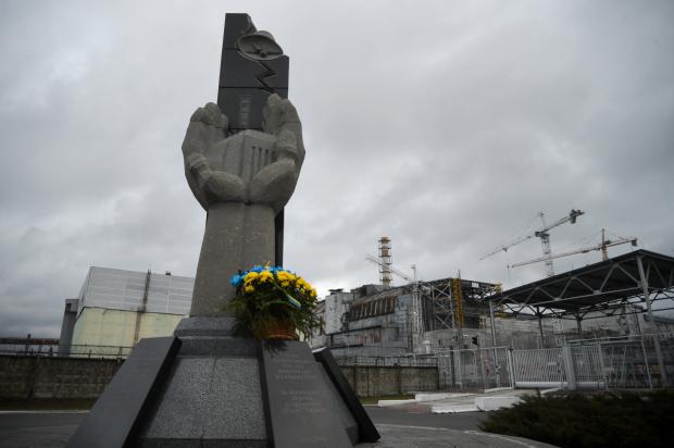 Владимир Зеленский почтил память участников ликвидации последствий аварии на ЧАЭС