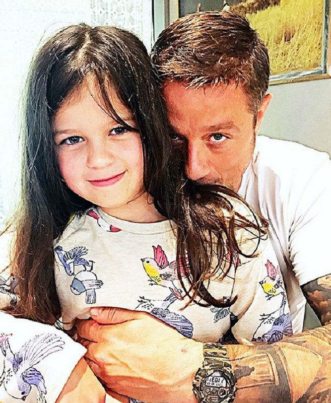 Бывшая жена сына Любови Полищук Алексея Макарова рассказала, что актер полгода не выходит на связь с дочерью
