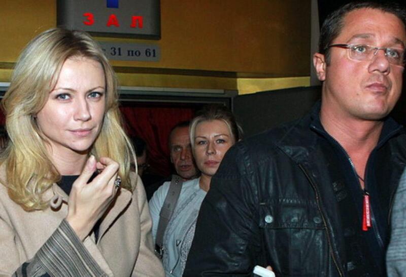 Бывшая жена сына Любови Полищук Алексея Макарова рассказала, что актер полгода не выходит на связь с дочерью