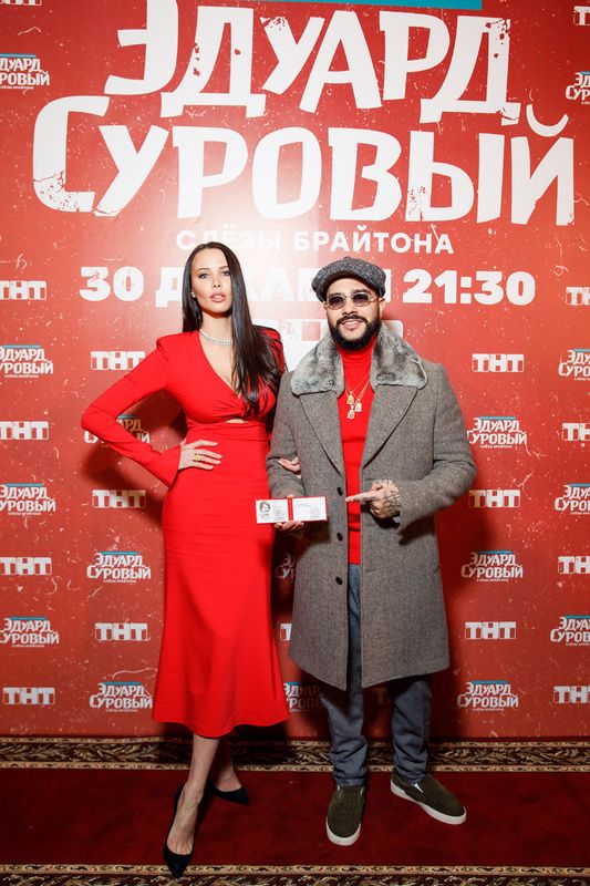 Кристина Асмус поддержала Гарика Харламова на премьере фильма «Эдуард Суровый. Слезы Брайтона»