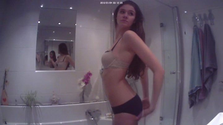 Шикарные тела в ванных комнатах (12 роликов) [2012-2017 г., voyeur, spycam, 720p, 1080p, CamRip]