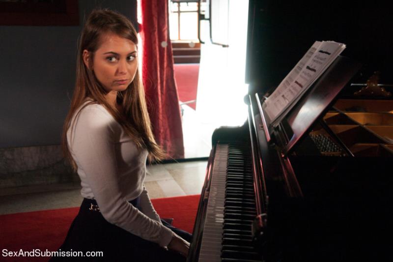 Riley Reid - The Piano Instructor: Riley Reid Submits (2019/HD)