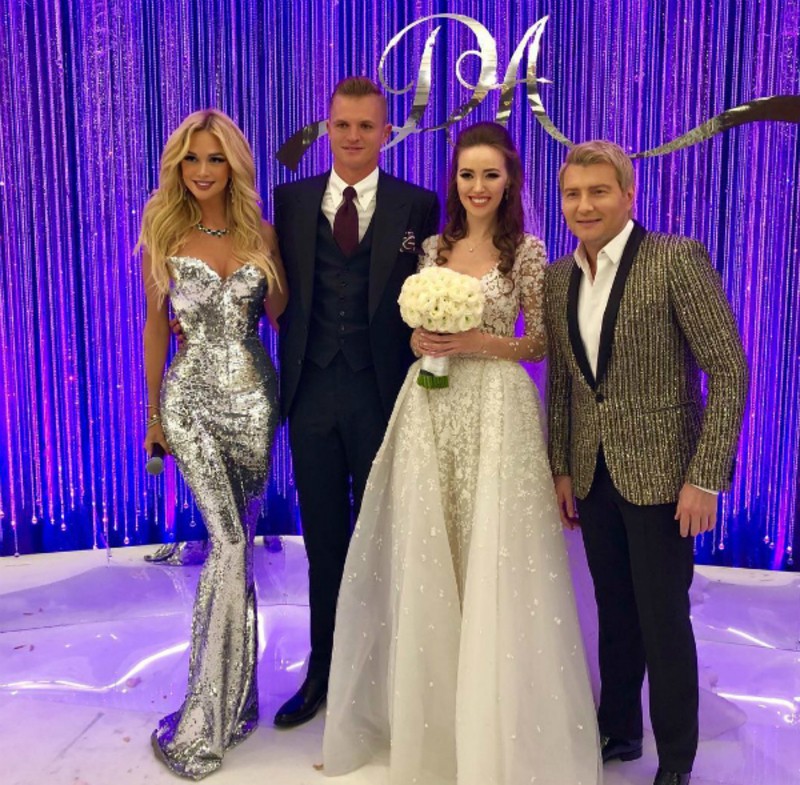 Анастасия Костенко трогательно поздравила своего мужа Дмитрия Тарасова с годовщиной свадьбы