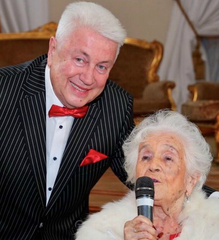 71-летний Владимир Винокур со слезами на глазах вспомнил последние слова матери, которые та сказала ему перед смертью