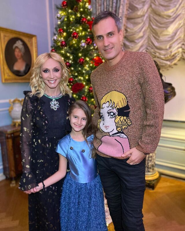 Кристина Орбакайте опубликовала семейное фото с мужем и 7-летней дочерью