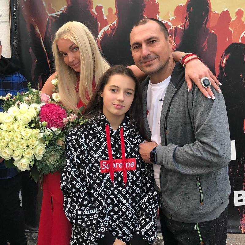 14-летняя дочь Анастасии Волочковой отметила новогодние праздники с отцом и мачехой