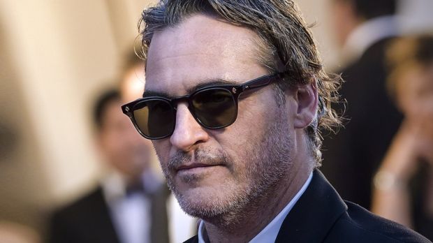 TV host Wendy Williams sorry for mocking Joaquin Phoenix's lip scar
