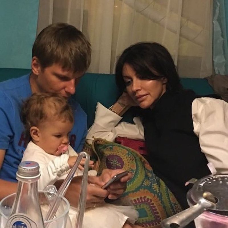 Мать Андрея Аршавина объяснила, почему футболист выселяет экс-жену и 2-летнюю дочь из квартиры