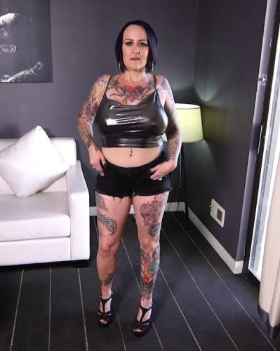 Richelle - Thick tattoo MILF does first porn (2020/HD)