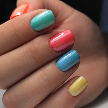 Маникюр разные цвета на разных руках. Сочетание цветов, фото, идеи 2020