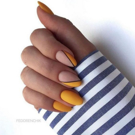 Френч на миндалевидные ногти с дизайном. Фото новинки красивый, нежный