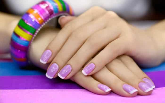 Дизайн ногтей перламутровый. Фото розовый с блестками, белый френч, сиреневый со стразами, рисунком